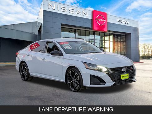 Certified 2023 Nissan Altima 2.5 SR image 2