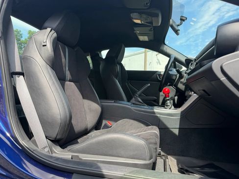 Used 2023 Toyota GR86 Premium w/ ALL Weather Mat Package (TMS) RWD image 11