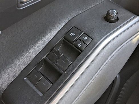 Used 2021 Toyota Highlander XLE image 20