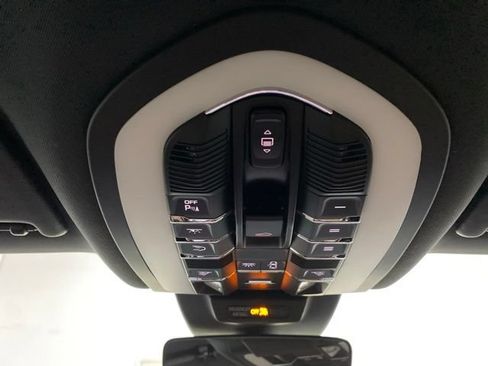 Used 2023 Porsche Macan Turbo AWD/4WD image 62