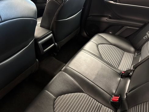 Used 2023 Toyota Camry SE image 12