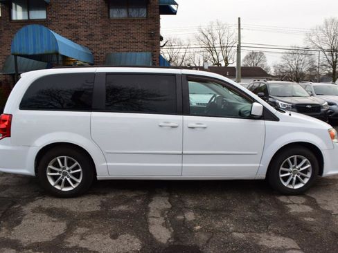 Used 2016 Dodge Grand Caravan SXT image 4
