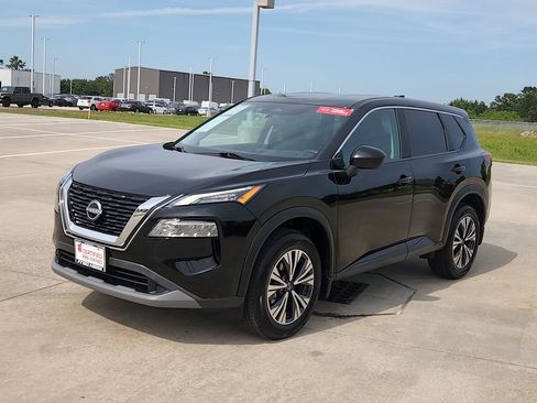 Used 2023 Nissan Rogue SV FWD image 3