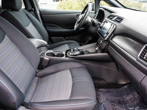 Used 2022 Nissan Leaf SV image 16