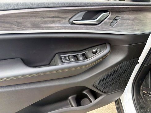 New 2026 Jeep Grand Cherokee 4WD image 9