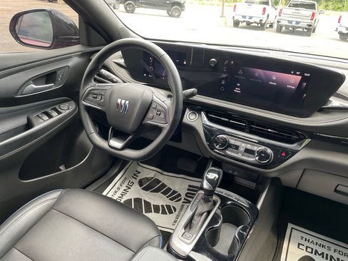 Used 2025 Buick Envista Sport Touring w/ Advanced Safety Package FWD image 26