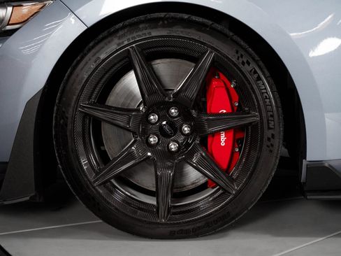 Used 2022 Ford Mustang Shelby GT500 w/ Carbon Fiber Track Pack image 18