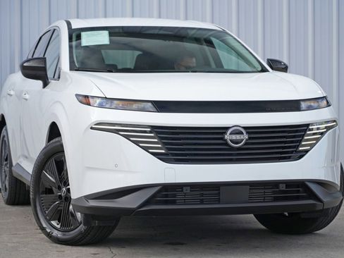 Used 2025 Nissan Murano SV image 2