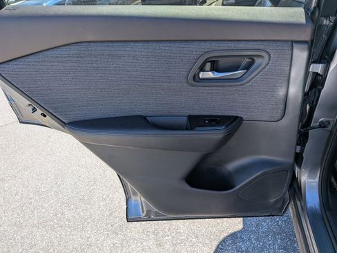 Used 2021 Nissan Rogue SV image 26