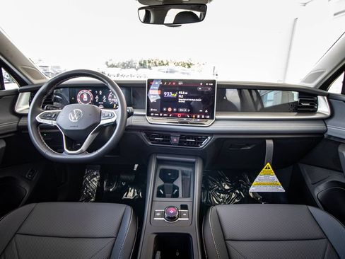 New 2026 Volkswagen Tiguan SE FWD image 29