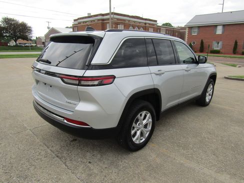 Used 2023 Jeep Grand Cherokee Limited w/ Trailer Tow Prep Group (B) image 3