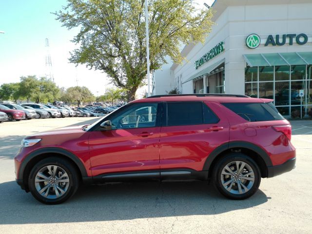 Used 2023 Ford Explorer XLT w/ Equipment Group 202A AWD/4WD image 13