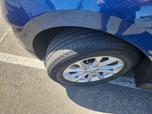 Used 2021 Chevrolet Equinox LT w/ LPO, Floor Liner Package FWD image 3