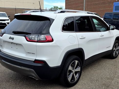 Used 2019 Jeep Cherokee Limited AWD/4WD image 2
