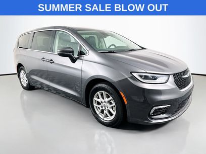 Used 2023 Chrysler Pacifica Touring-L