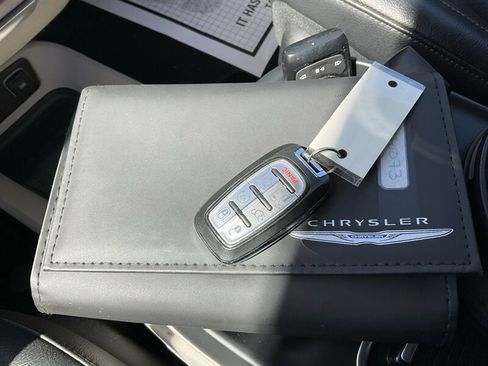 Used 2017 Chrysler Pacifica Touring-L Plus FWD image 29