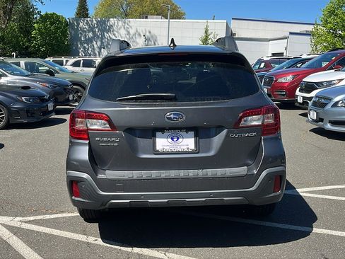 Used 2018 Subaru Outback 2.5i Limited AWD/4WD image 6