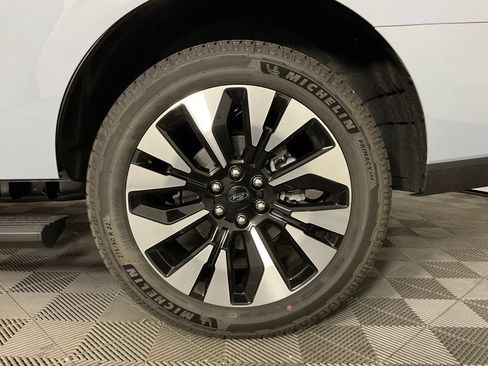 New 2027 Ford Expedition Platinum w/ Driver's Package AWD/4WD image 10