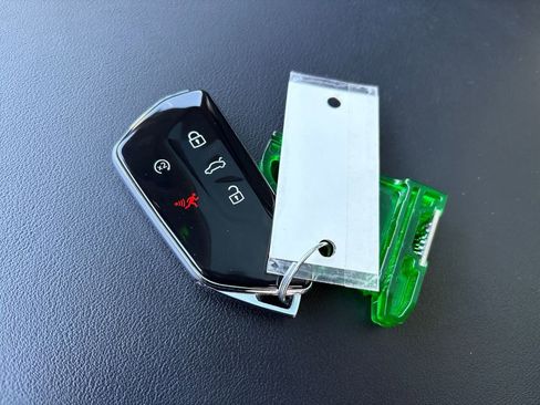 Used 2024 Volkswagen Atlas SEL Premium R-Line image 31