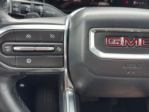 Used 2025 GMC Terrain Elevation AWD/4WD image 9