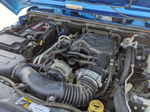 Used 2015 Jeep Wrangler Sport image 38