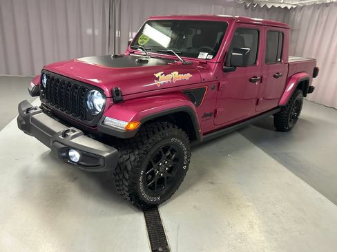 Used 2024 Jeep Gladiator Sport AWD/4WD image 3