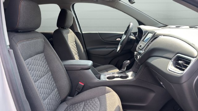 Used 2020 Chevrolet Equinox LT w/ Driver Convenience Package AWD/4WD image 24