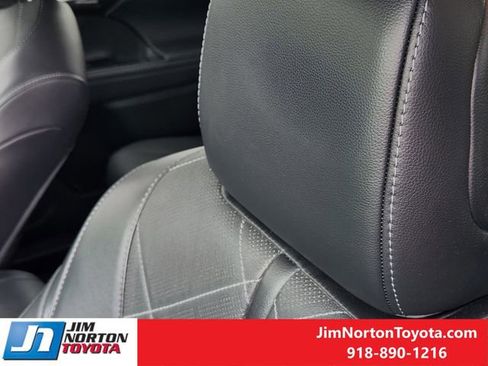 Used 2022 Toyota Highlander Platinum image 17