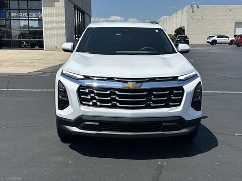 Used 2026 Chevrolet Equinox LT FWD image 3