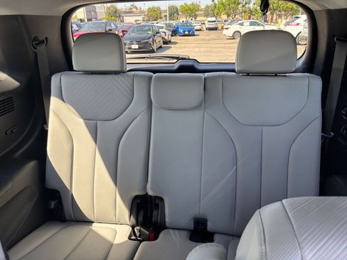 Used 2025 Hyundai Palisade SEL FWD image 32