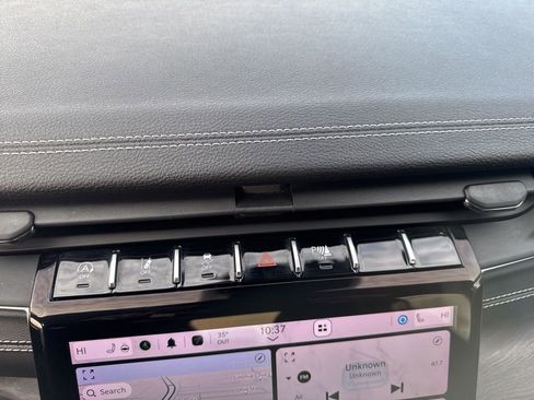 Used 2023 Jeep Grand Cherokee Limited image 30