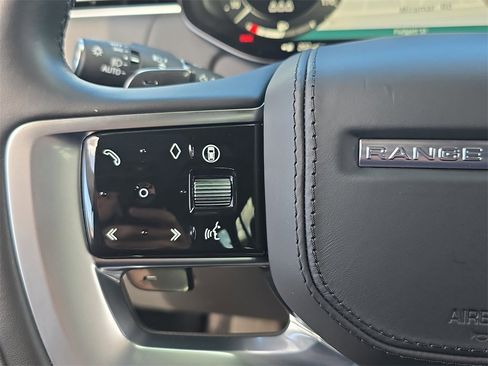 Certified 2025 Land Rover Range Rover SE image 18