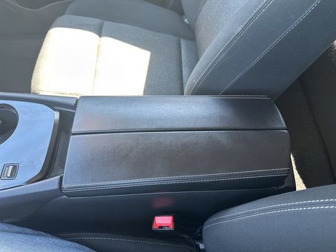 Used 2025 Nissan Rogue SV FWD image 32