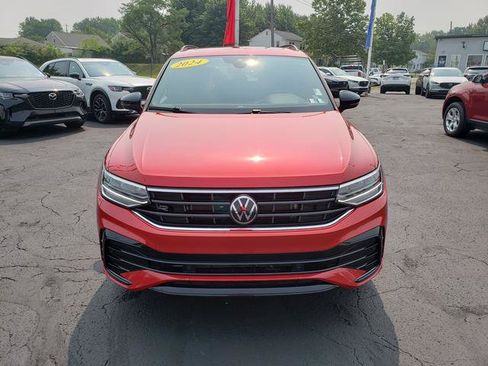 Used 2024 Volkswagen Tiguan SE R-Line AWD/4WD image 2