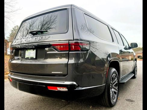 Used 2024 Jeep Wagoneer L Series II w/ Flexible Seating Group image 13