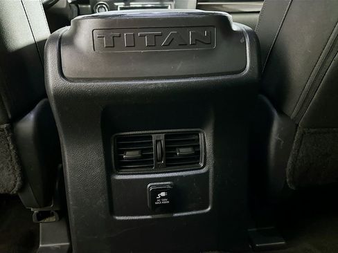 Used 2018 Nissan Titan SV w/ SV Convenience Package image 24