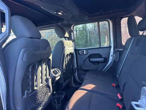 Used 2018 Jeep Wrangler Unlimited Rubicon AWD/4WD image 12