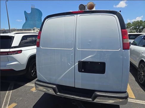 Used 2017 Chevrolet Express 2500 Extended RWD image 5