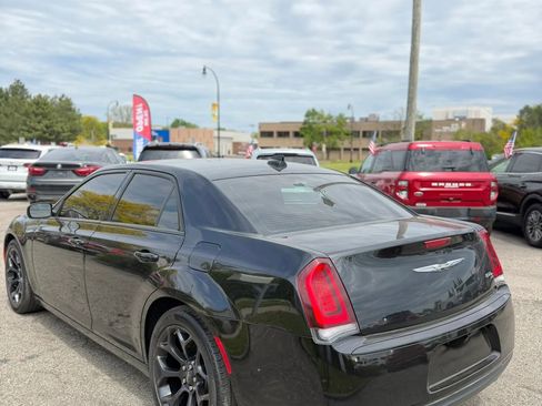 Used 2019 Chrysler 300 S RWD image 7