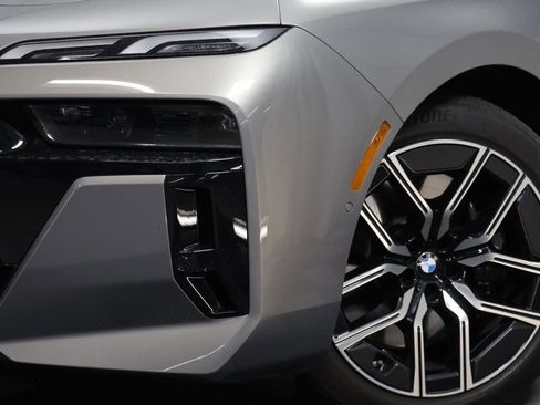 Certified 2025 BMW 750e xDrive 750e xDrive image 3