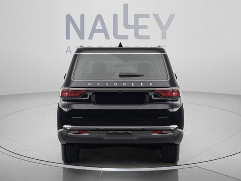 Used 2023 Jeep Wagoneer Series II AWD/4WD image 3