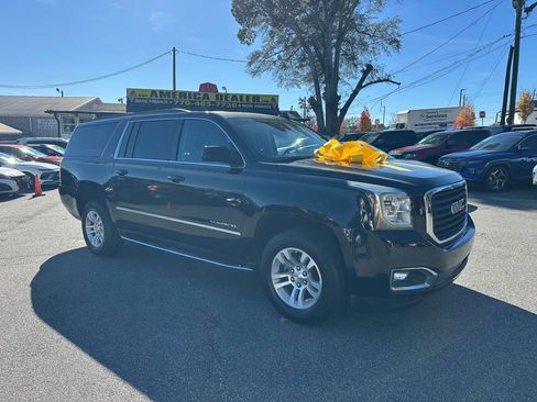 Used 2017 GMC Yukon XL SLT w/ Premium Edition image 7