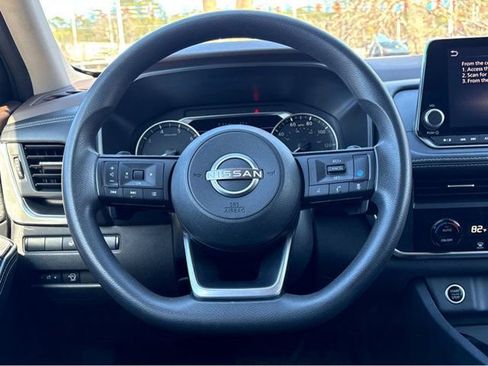 Used 2023 Nissan Rogue SV FWD image 13