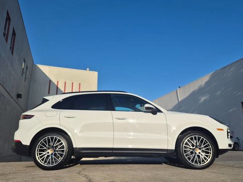 Used 2022 Porsche Cayenne Platinum Edition image 5