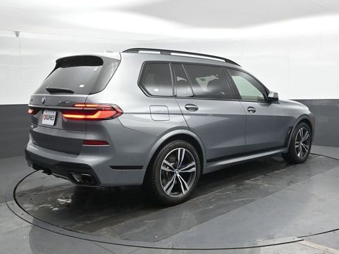Used 2024 BMW X7 xDrive40i w/ M Sport Package AWD/4WD image 3