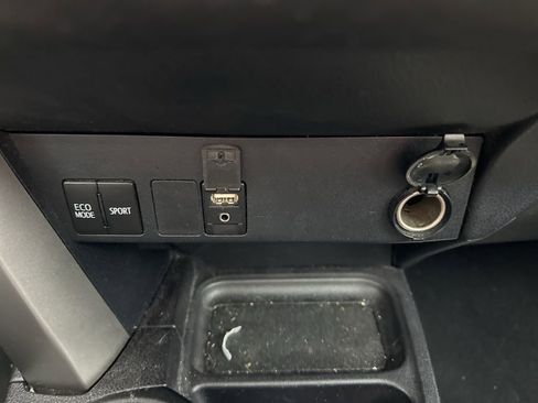 Used 2018 Toyota RAV4 LE image 25