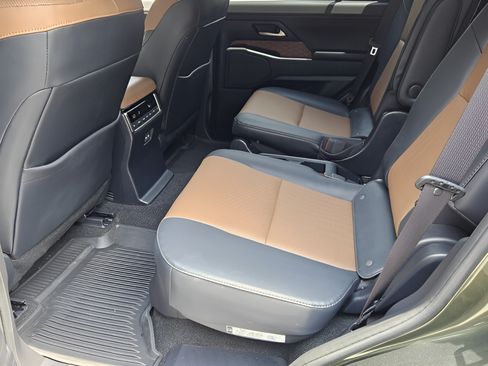 Used 2025 Lexus GX 550 w/ Accessory Package (2T) AWD/4WD image 9