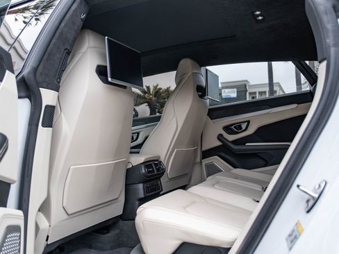 Used 2019 Lamborghini Urus image 37