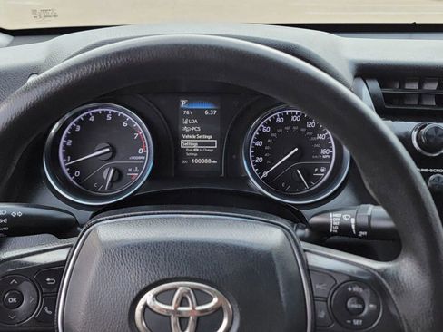 Used 2020 Toyota Camry LE image 22