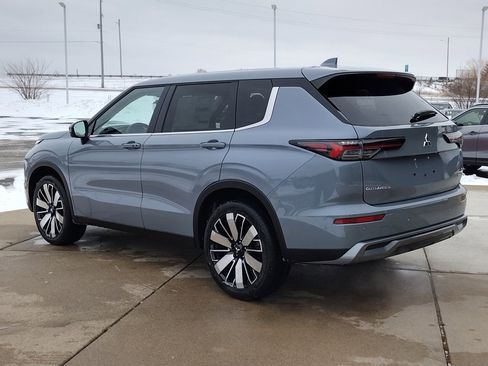 New 2026 Mitsubishi Outlander SE image 17